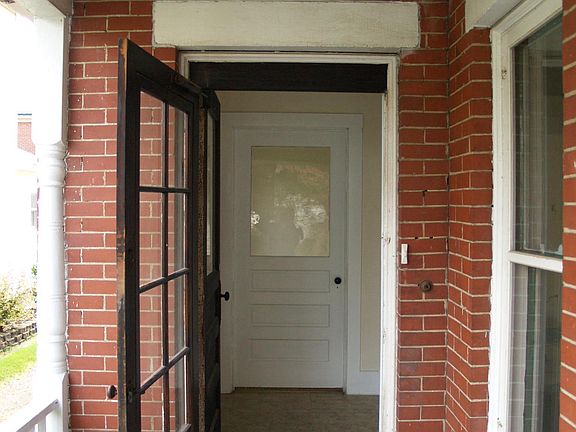 Private main entrance with spacious mudroom