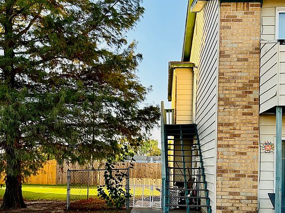 3rd image of 1410 Glen Oaks Ct APT 3