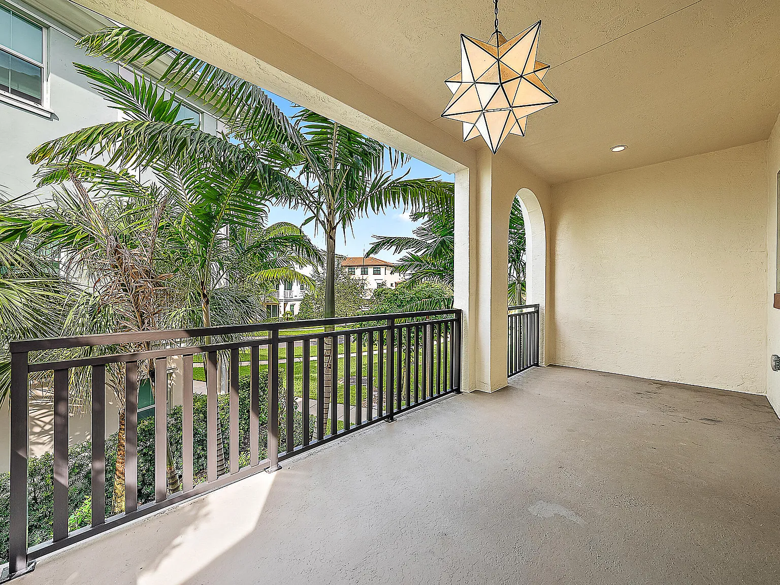3 bed, 3.5 bath, 2252 sqft, $5,300 — Photo 2