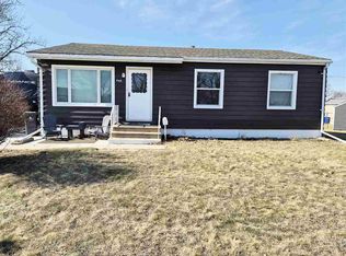 448 Day St NW, Cedar Rapids, IA 52405