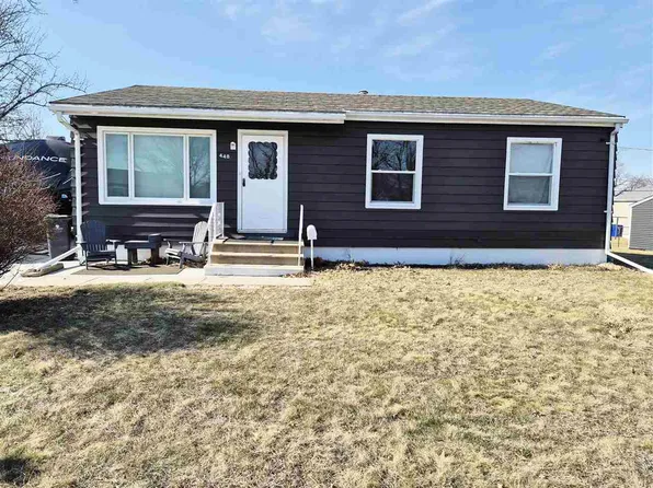 448 Day St NW, Cedar Rapids, IA 52405