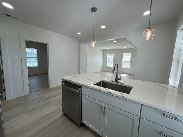 2 Ericsson St #3, Worcester, MA 01606