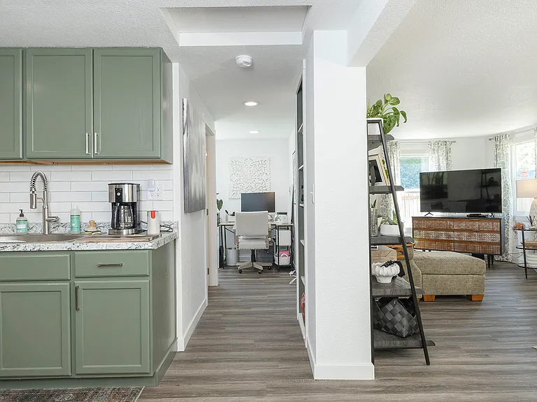1805 NW Eunice Ave #B — Photo 12