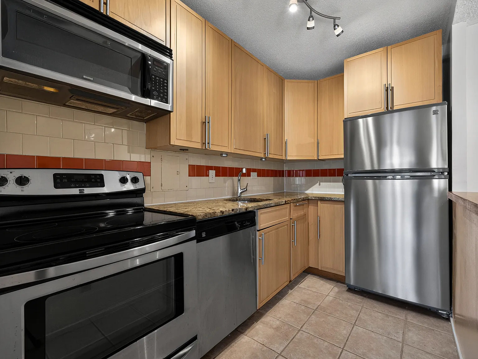 2 bed, 790 sqft, $2,500 — Photo 2