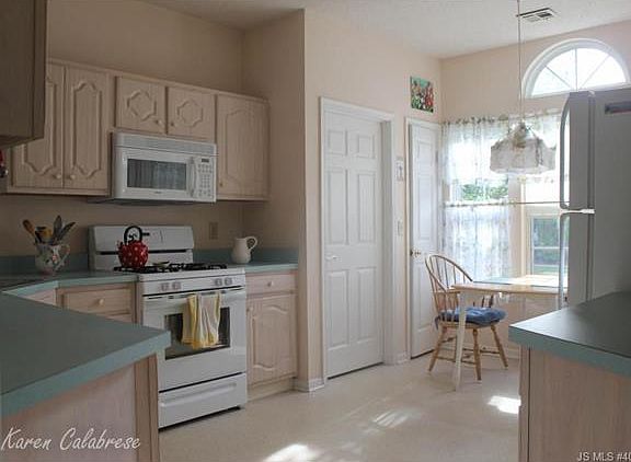 3rd image of 140 Driftwood Dr