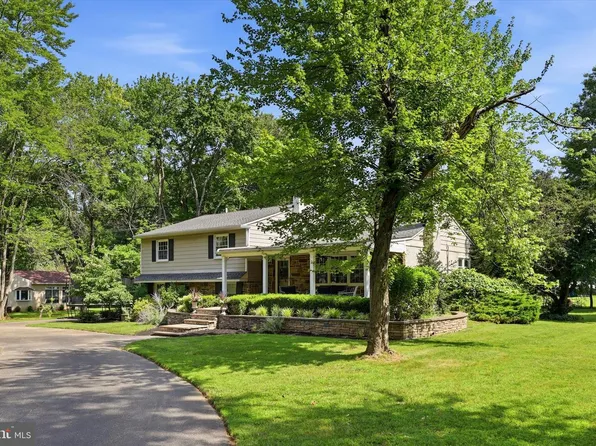 649 Midway Ln, Blue Bell, PA 19422