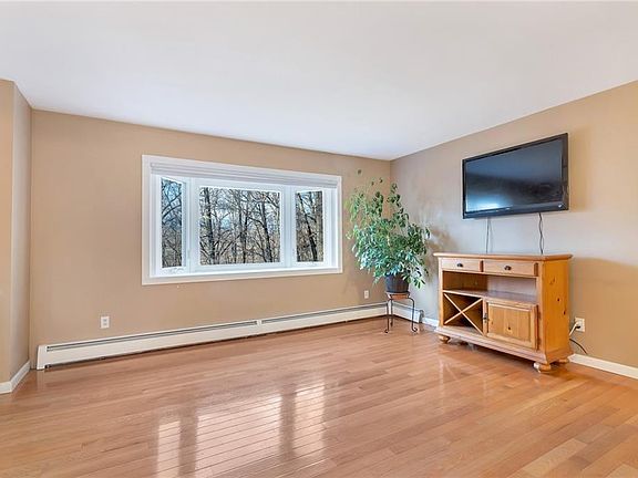 5th image of 340 Chestnut Ave