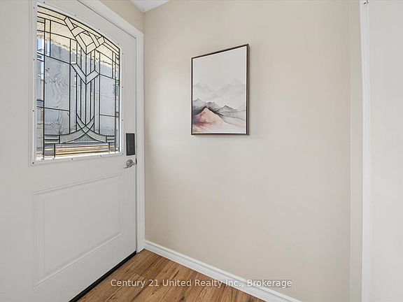 5th image of 584 Wolfe St