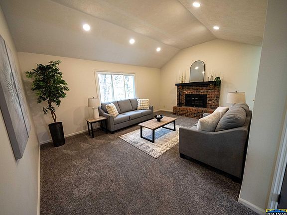 3rd image of 5531 S 32nd Cir