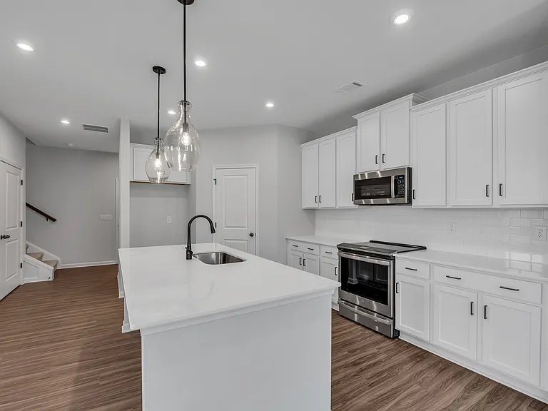 801 York Aly — Photo 18