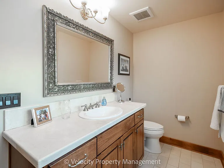 1374 NW Kingston Ave — Photo 30