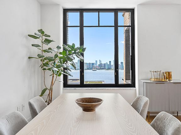 5th image of 110 Charlton St APT 20B