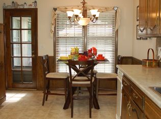 11690 Rosehill Rd, Overland Park, KS 66210