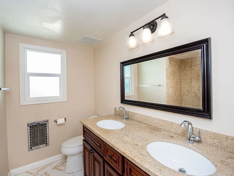 15412 Shasta Ln — Photo 24