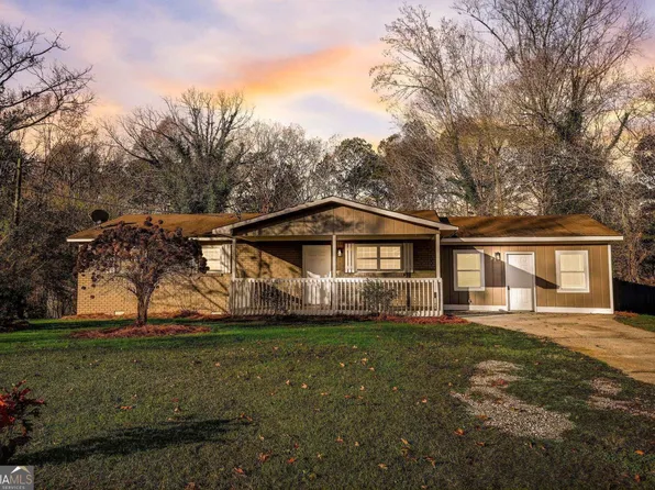 8981 Meadow Dr, Lithia Springs, GA 30122