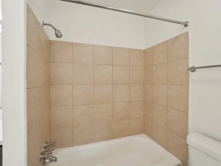 Kimberly Club Apartments — Photo 76