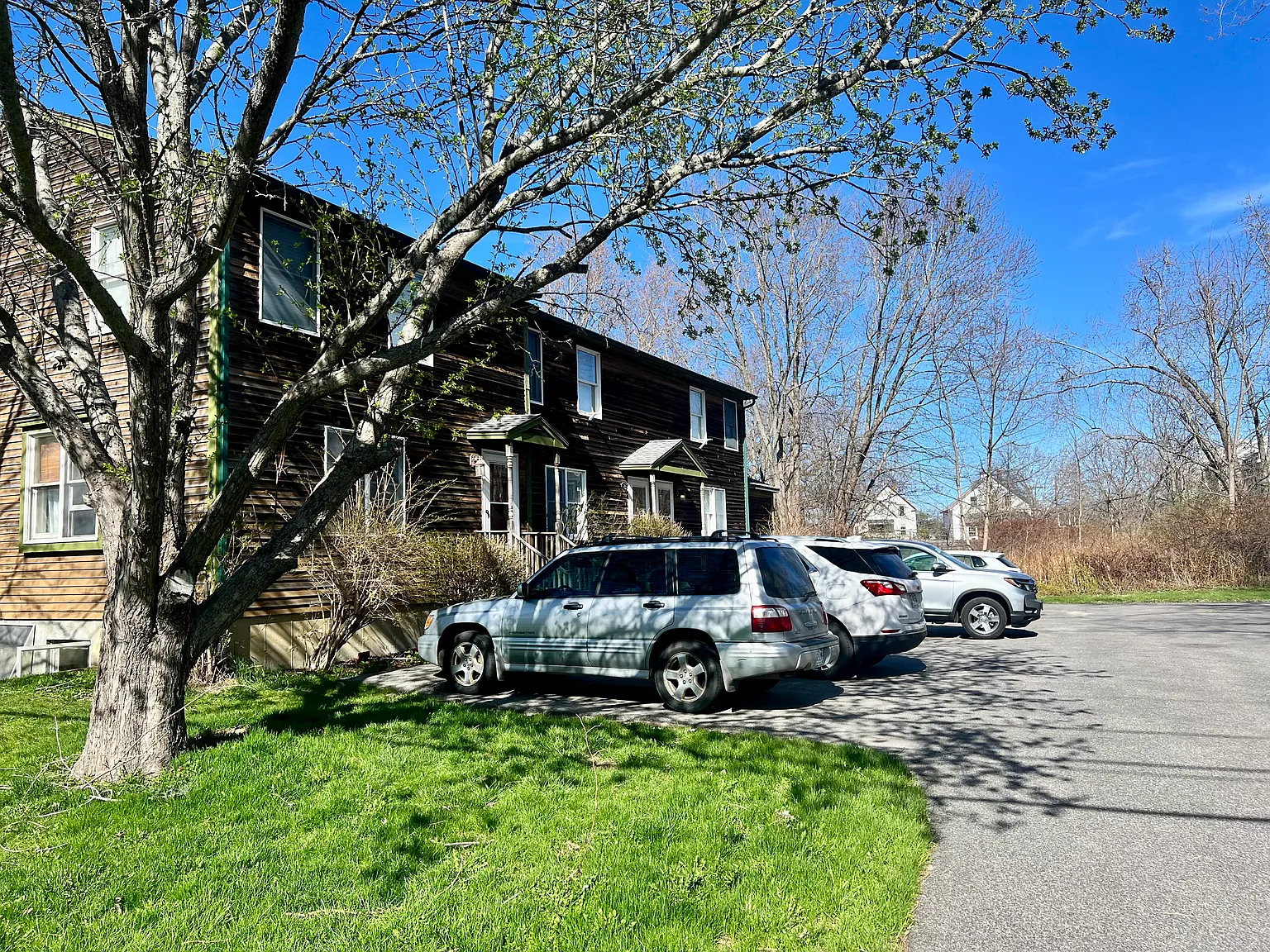 4 bed, 2.5 bath, 1900 sqft, $3,000 — Photo 1