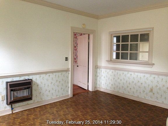 5th image of 211 W 12th St