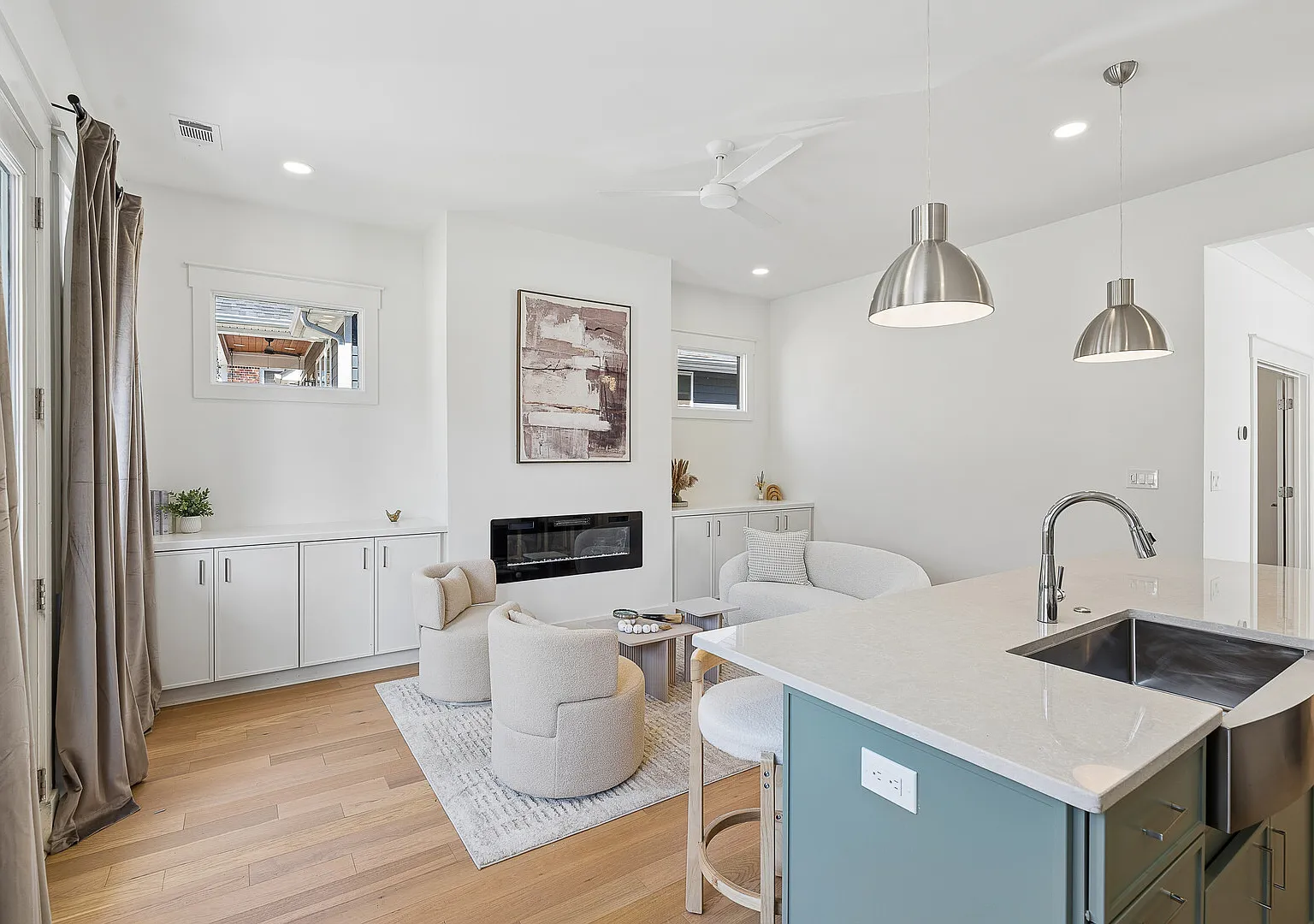 Single-family home — Photo 1