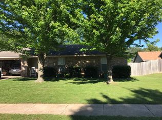 1316 N Pine Creek Dr, Fayetteville, AR 72704
