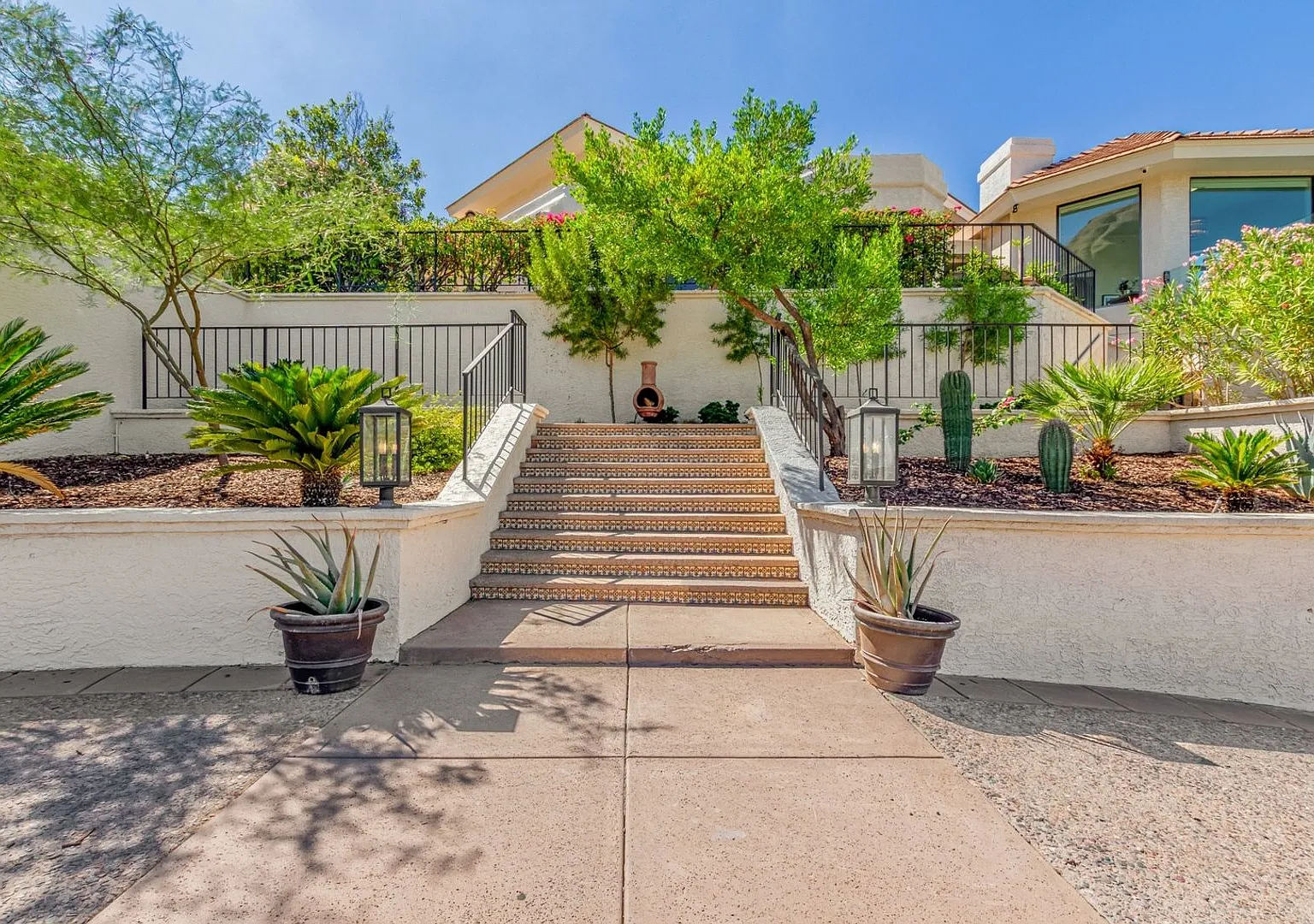 Stunning 7BR House in Camelback Canyon — Photo 1