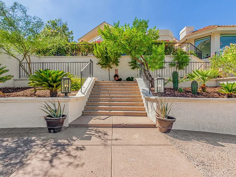 5655 N Camelback Canyon Dr — Photo 1