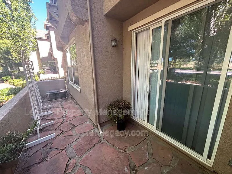 108 Esplanade Cir — Photo 8
