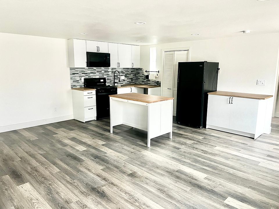 1st image of 3779 Rosewood Ave #1/2
