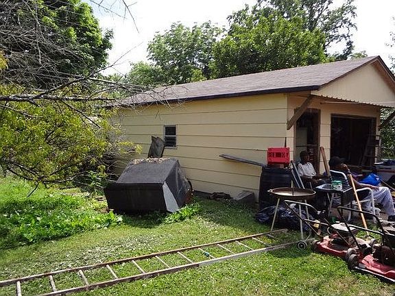 5th image of 239 Maplewood Dr