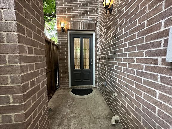 2nd image of 3710 Sherwood Ln Unit 114