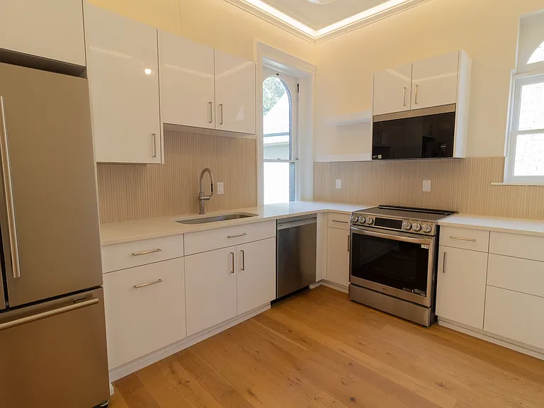 17 N Pearl St #3 — Photo 4