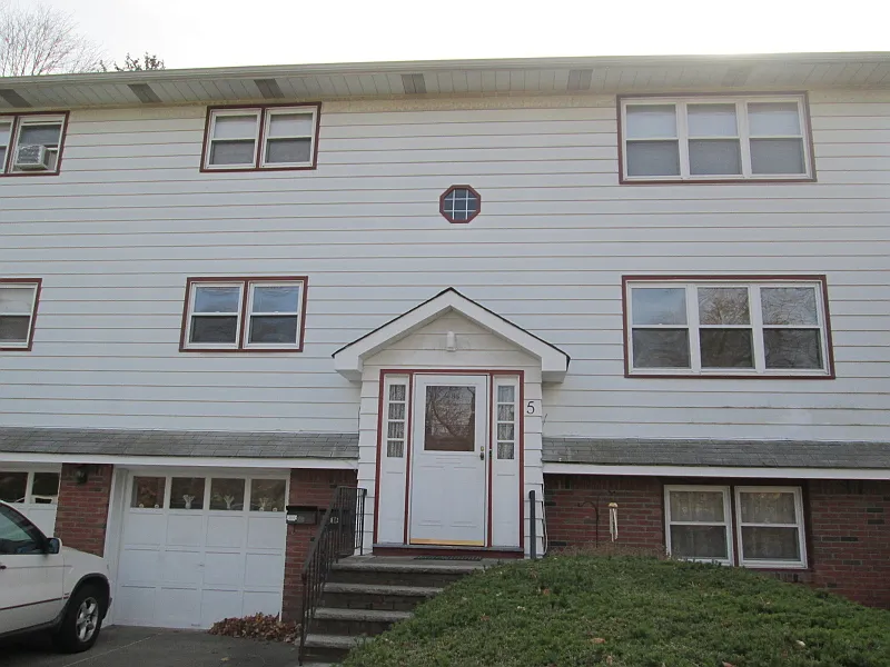 5 Carr St photo 1