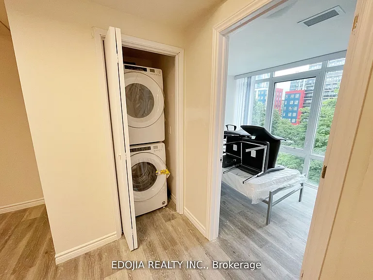 246 Lester St #608 — Photo 4