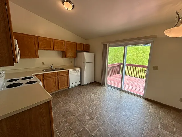 2 bed, 930 sqft, $1,800 — Photo 4