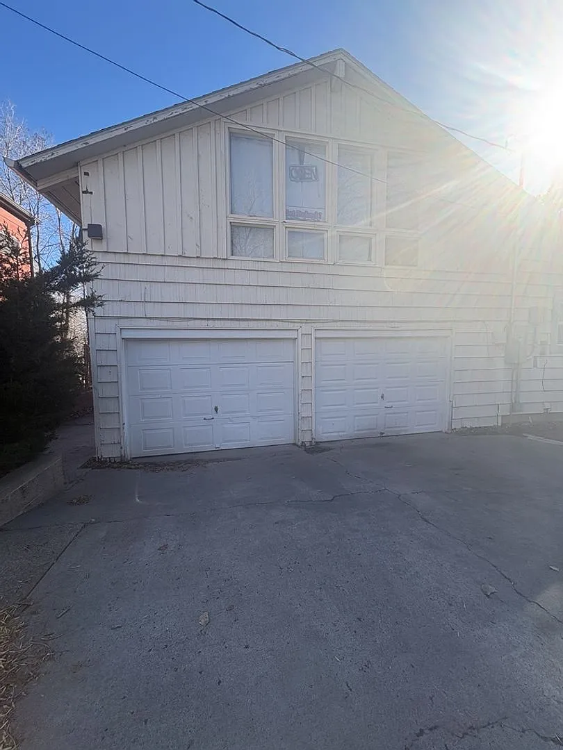Building Photo - 2318 12th Ave N