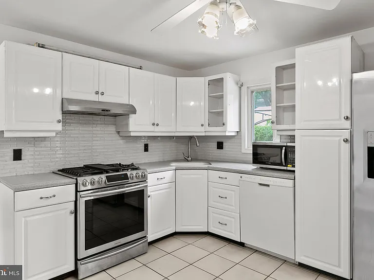 116 Eaton Pl — Photo 8