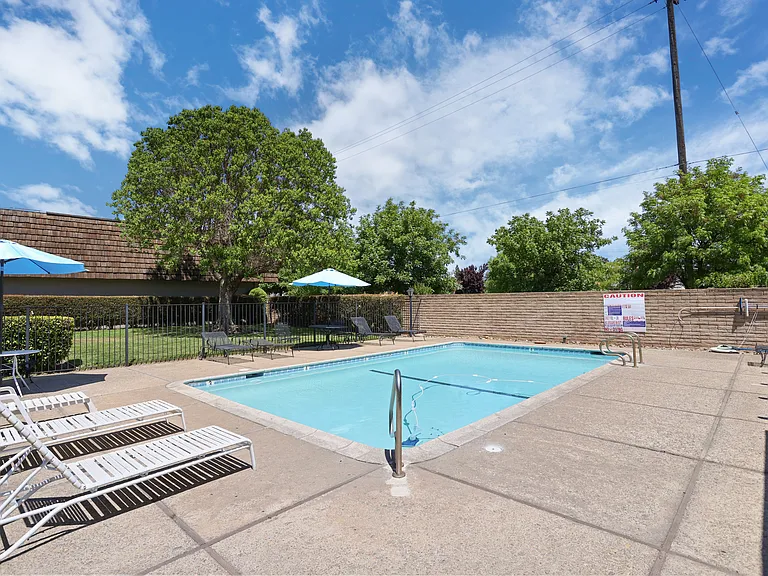 Avenue West Apartments — Photo 26