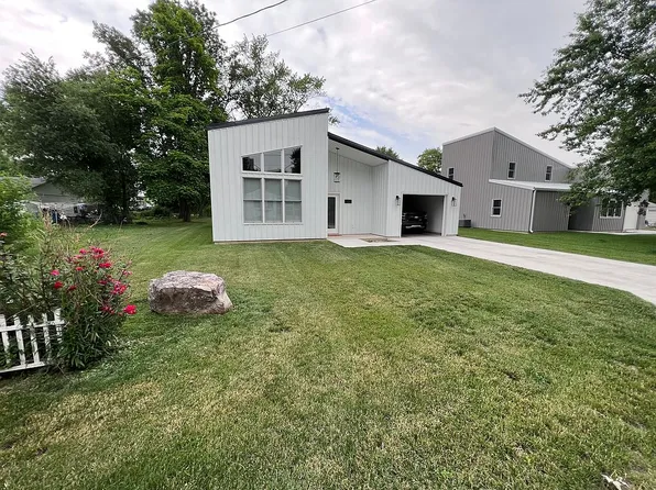 103 W Wood St, Middle Point, OH 45863