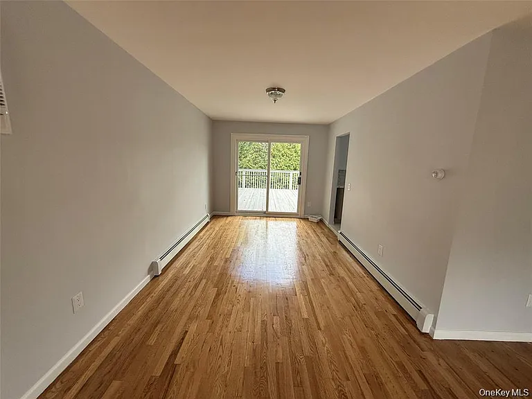 324 Buckingham Rd — Photo 7
