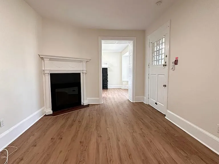 144 W Washington Ln #1F — Photo 6