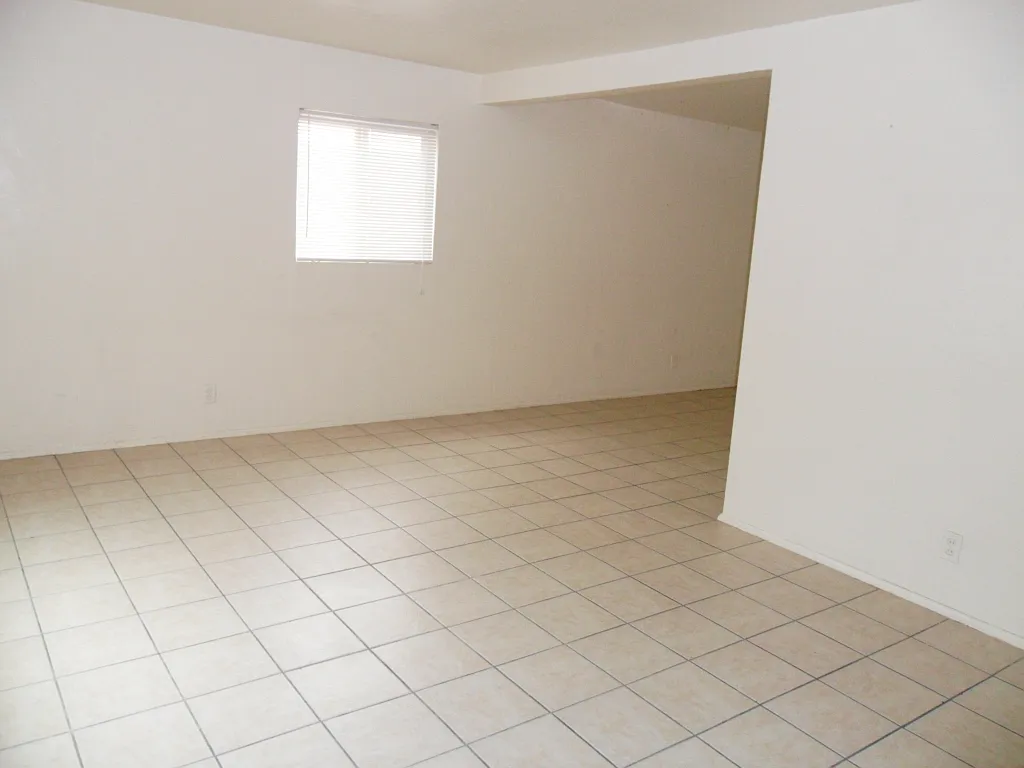 5 bed, 1950 sqft, $3,550 — Photo 3
