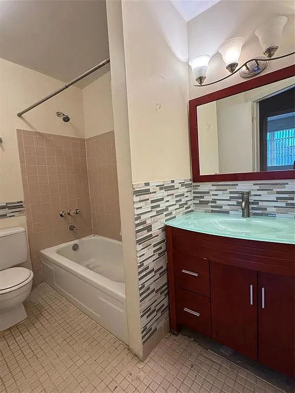 3 bed, 2.5 bath, 1630 sqft, $2,450 — Photo 4