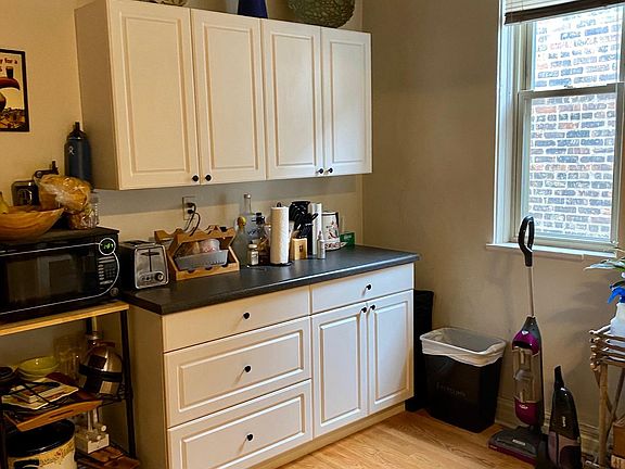 4th image of 2207 W Montrose Ave APT 3W