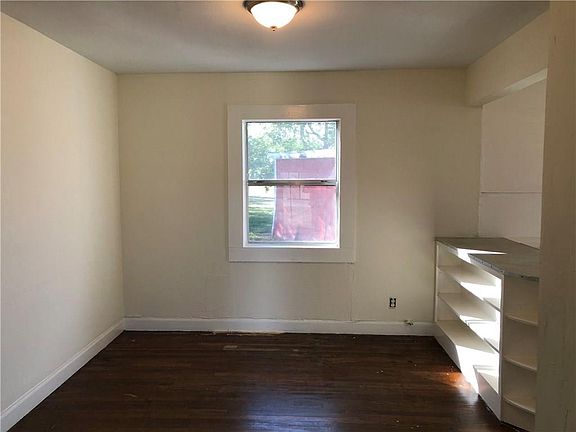 4th image of 839 Savage Ln APT A