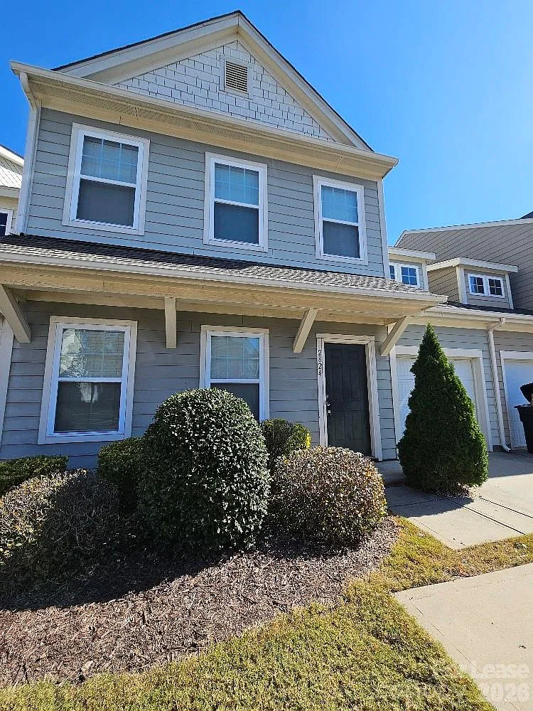 3 bed, 3.5 bath, 2016 sqft, $1,900 — Photo 2