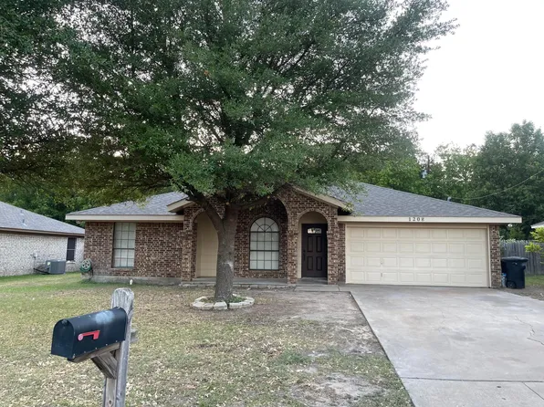 1208 Sandstone Dr, Cleburne, TX 76033