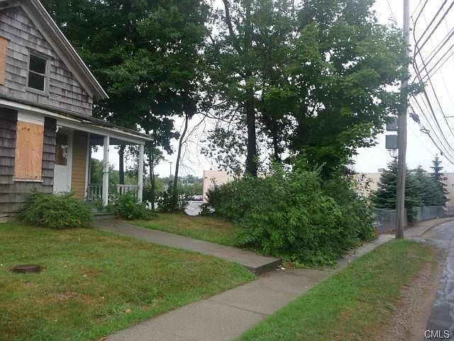 2nd image of 623 Longbrook Ave