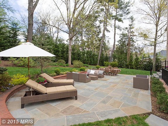 3rd image of 1504 Oakview Dr