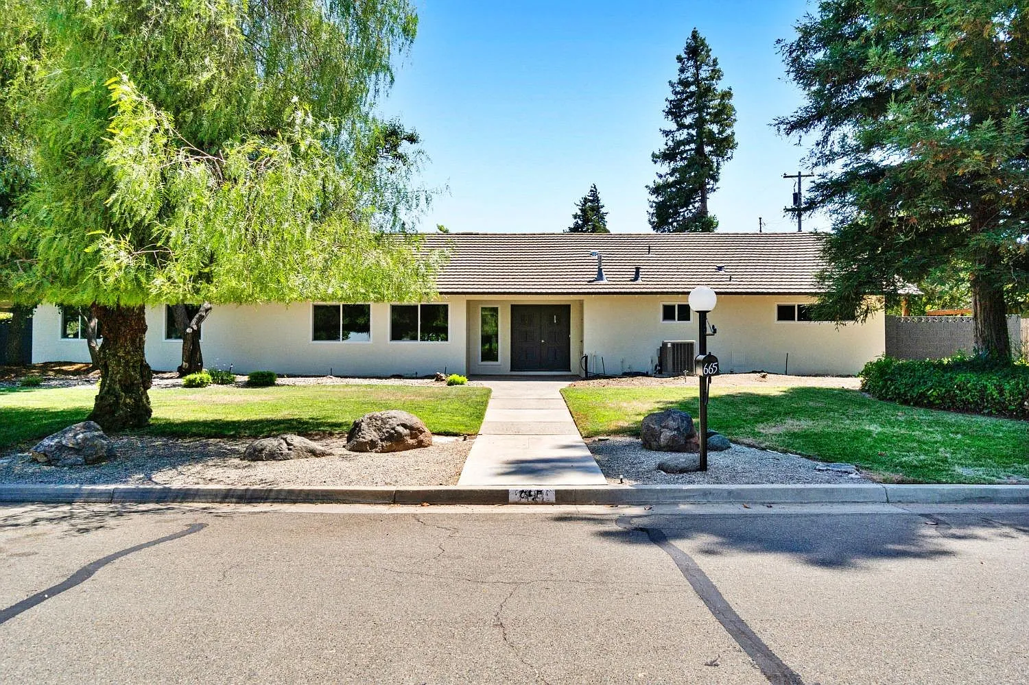 665 W Dovewood Ln photo 1