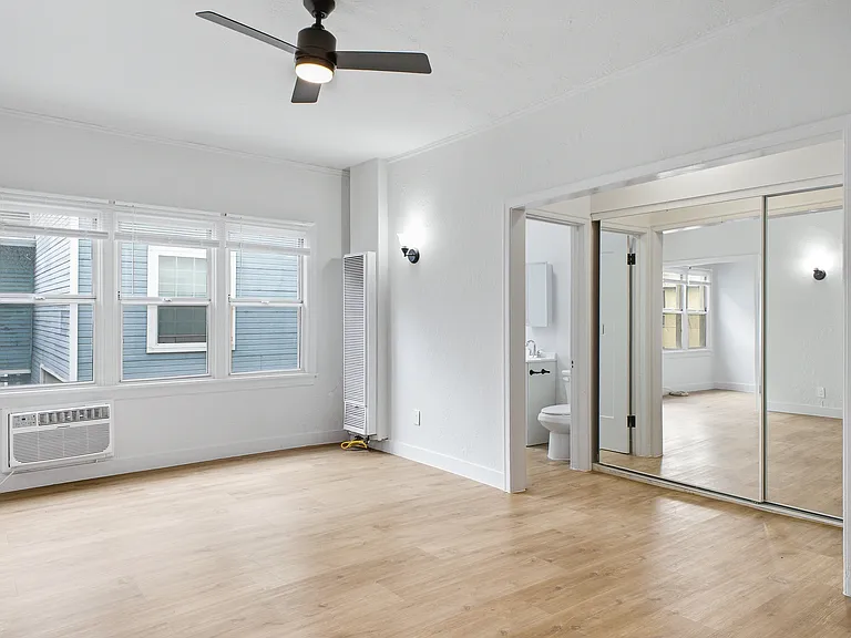 1932 W 25th St #9 — Photo 9